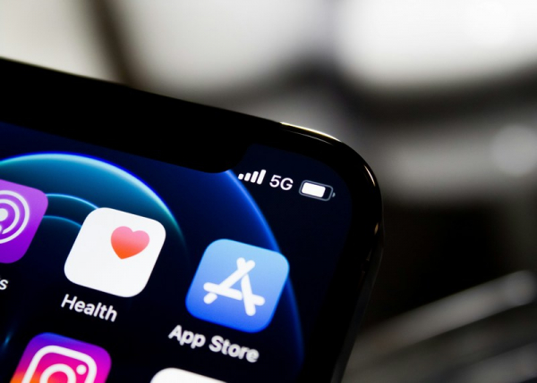 Apple разрешает сторонние магазины приложений для iPhone, но только в ЕС