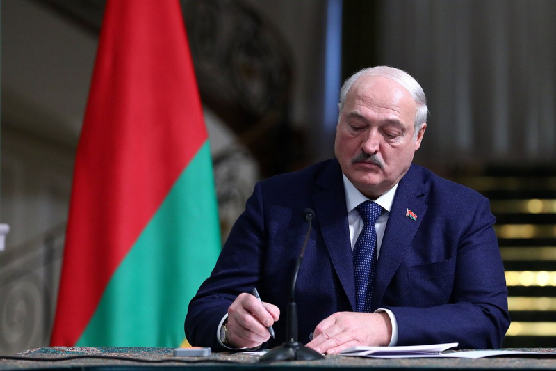 Польский судья отказался от должности и попросил защиты у Лукашенко. Он обвинил Варшаву в нечестной политике