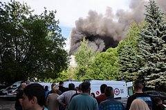Ochevidcy soobshhili o vzryve v ohvachennom ognem nii pod moskvoj c966142.jpg