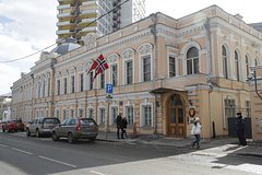 V moskve ocenili razbituju dver posolstva norvegii v 500 rublej 094ed2b.jpg