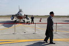 Istrebili f 16 na ukraine 43d1446.jpg