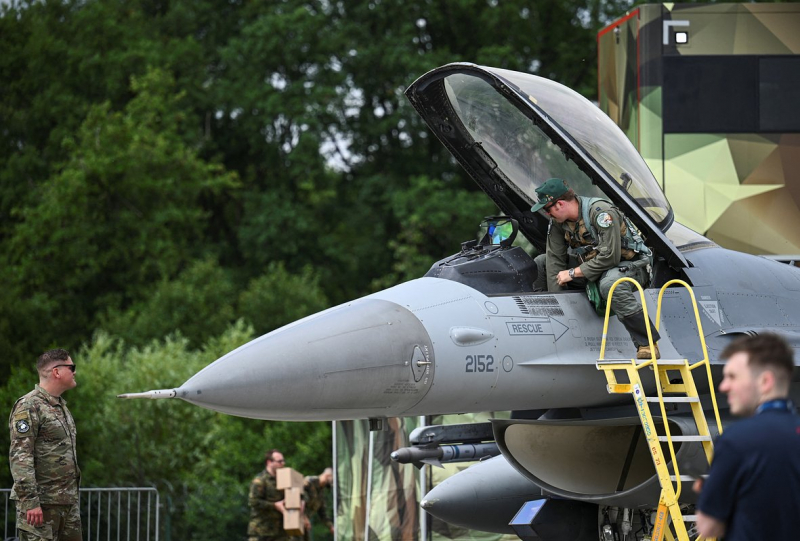Истребили F-16 на Украине