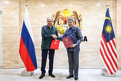 Lavrov v rubashke batik vstretilsja s glavoj mid malajzii 5bb23ce.jpg