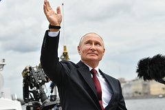 Putin pozdravil voennosluzhashhih s dnem vmf na parade v peterburge e6e23be.jpg