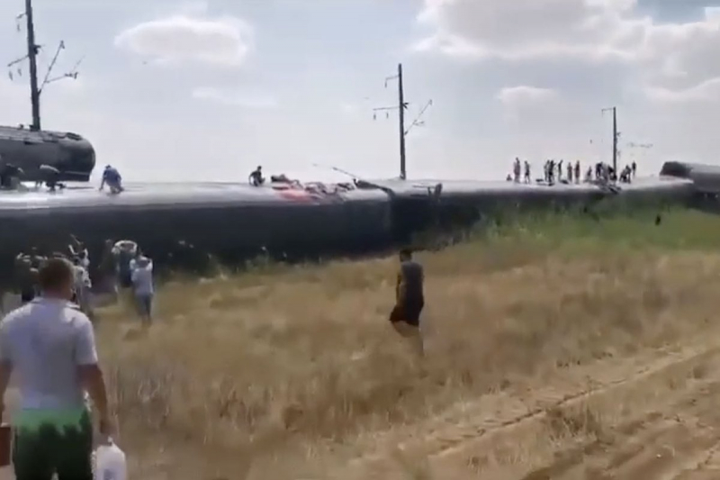 Столкновение поезда и грузовика в Волгоградской области