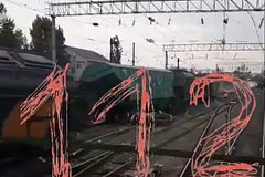 V voronezhskoj oblasti s relsov soshel gruzovoj poezd cce3b91.jpg