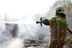 Vs rossii sbili v donecke vypushhennuju iz rszo himars raketu ona upala na territorii bolnicy snarjad polnostju ucelel 7ab262c.jpg