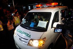 Iz tela muzhchiny izvlekli zhivogo 66 santimetrovogo ugrja i zastrjavshij v zadnem prohode limon 4f25994.jpg