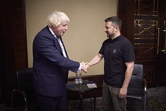 Na zapade zelenskogo i dzhonsona obvinili v gibeli soten tysjach ukraincev c7d7418.jpg