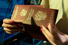 Rossijane otsudili u mvd sotni tysjach rublej za oshibki v zagranpasportah 51c172d.jpg