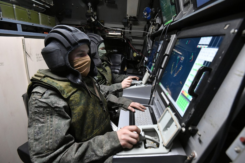 Украина выпустила по России десятки беспилотников и ракеты. Какие регионы пострадали от атаки сильнее всего?