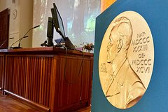 Nobelevskuju premiju po medicine vruchat amerikancam za otkrytie mikrornk f1842ed.jpg