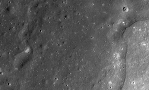 Drevnejshij krater na lune okazalsja ne takim kak predpolagali uchenye a088940.jpg