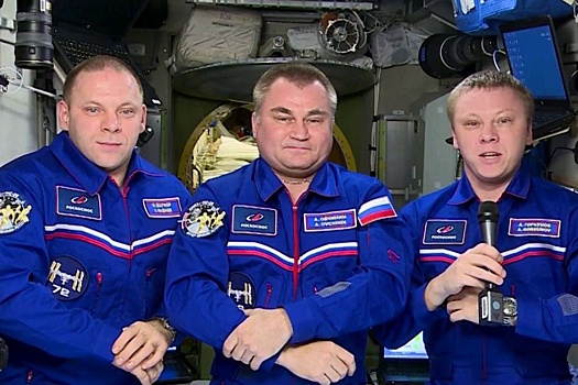 Kosmonavty s mks pozhelali rossijanam mira i procvetanija v novom godu 02294af.jpg