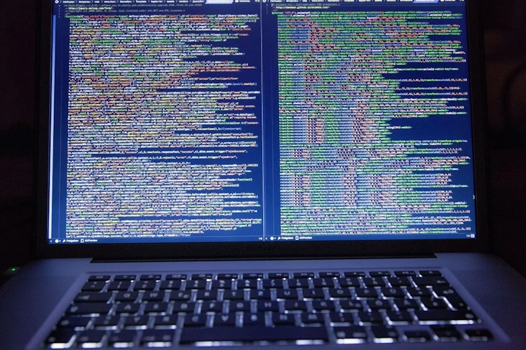 Ноутбук с програмным кодом на экране background code coder communicat
