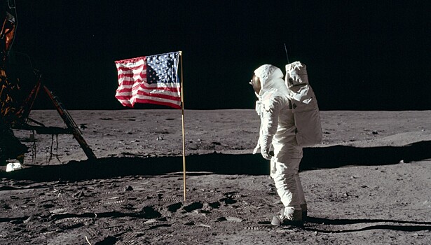 Chto sluchilos s amerikanskimi flagami na lune 3f8577f.jpg