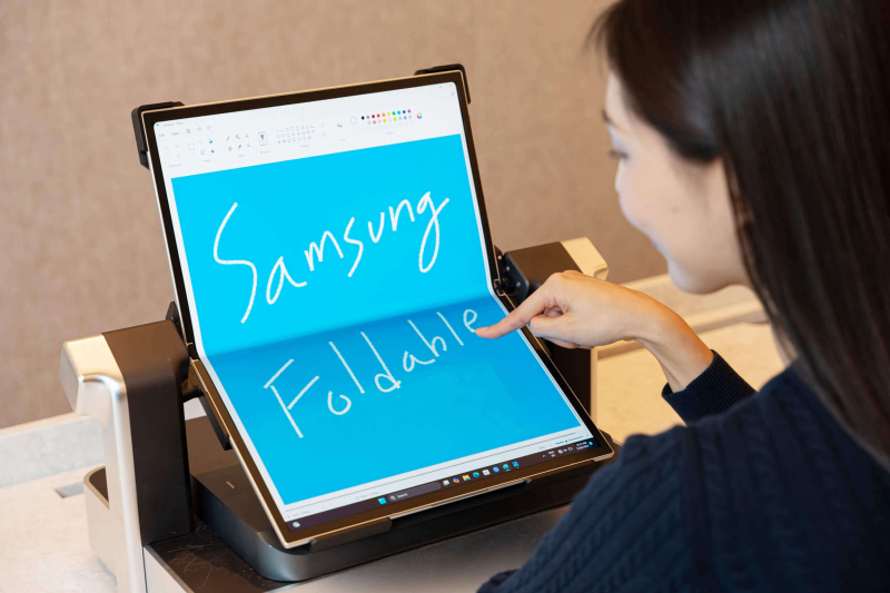 Samsung представила раздвижные дисплеи Slidable Flex