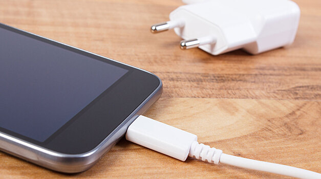 Rossijanam rasskazali ob opasnosti treshhin v smartfone 7e8038d.jpg