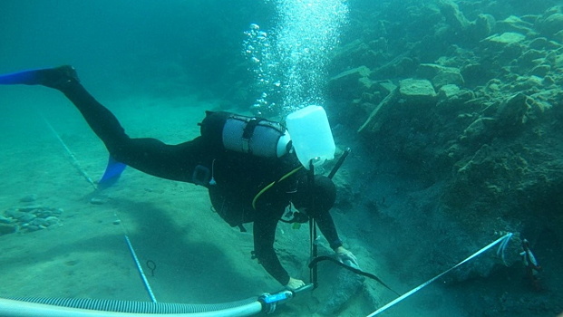 Arheologi otkryli skrytyj morem drevnij port u beregov grecii 641014e.jpg