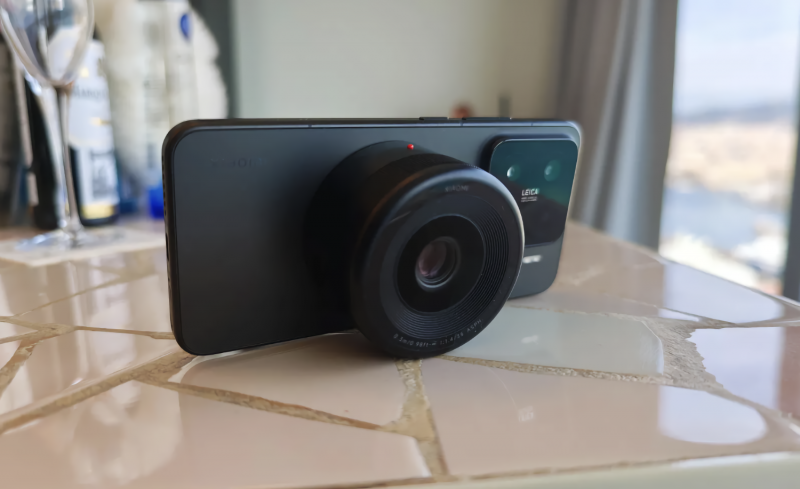 Xiaomi представила концепт съемных объективов для смартфонов