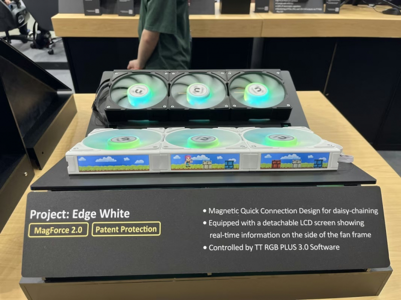 Thermaltake показала кулер для жидкостного охлаждения с четырьмя экранами