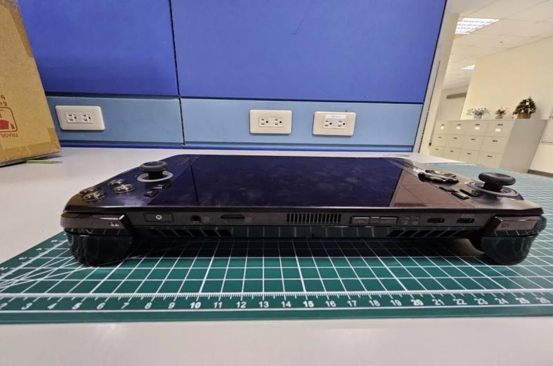 В Сеть попали первые изображения игровой консоли Asus ROG Ally 2