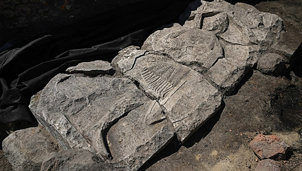 Arheologi nashli redkoe nadgrobie s otpechatkom rycarja a821fa4.jpg