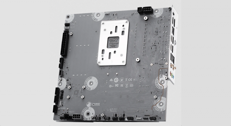 MSI выпустит новые материнские платы со скрытым подключением кабелей