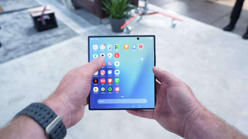Названы плюсы и минусы складного Samsung Galaxy Z Fold 7